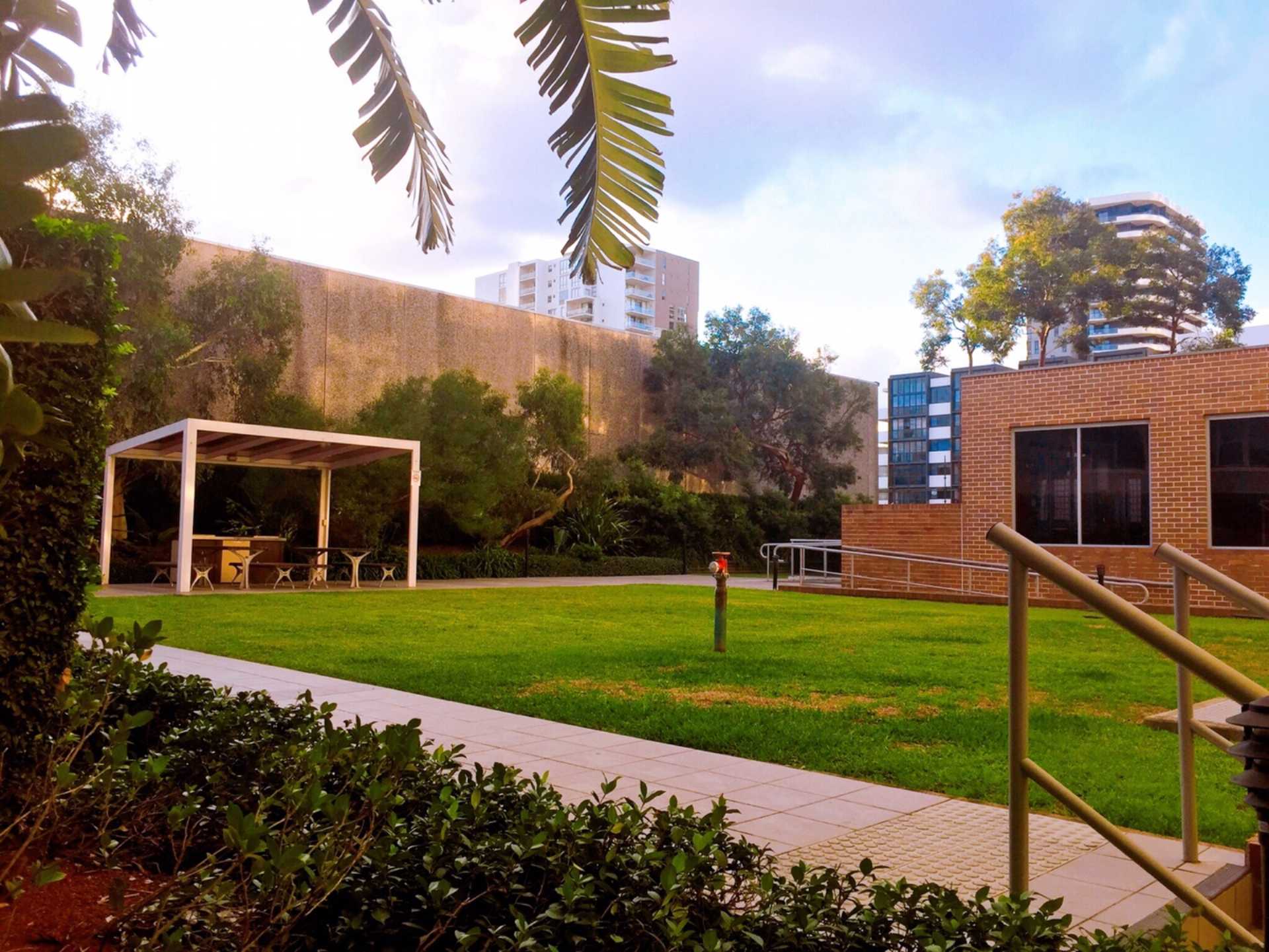 Seonyi is looking for flatmates in Sydney for 145 per week Seonyi is looking for flatmates in Sydney for 145 per week
